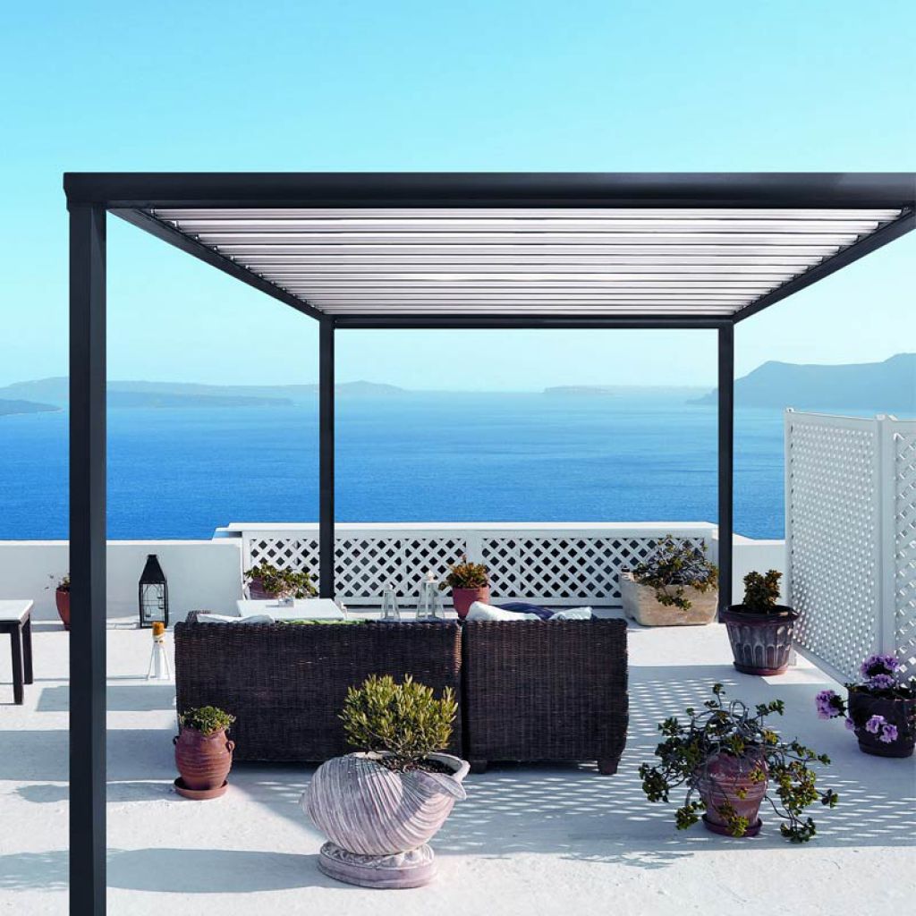 Pose de pergolas bioclimatiques dans toute la Corse